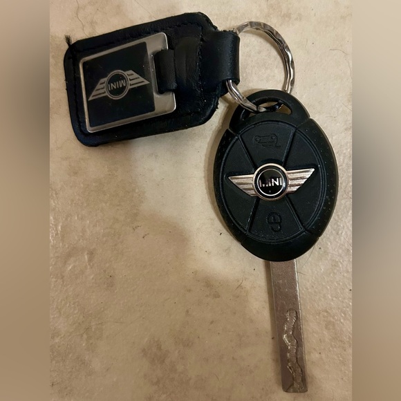 MINI Cooper Black Key Fob - Picture 1 of 2